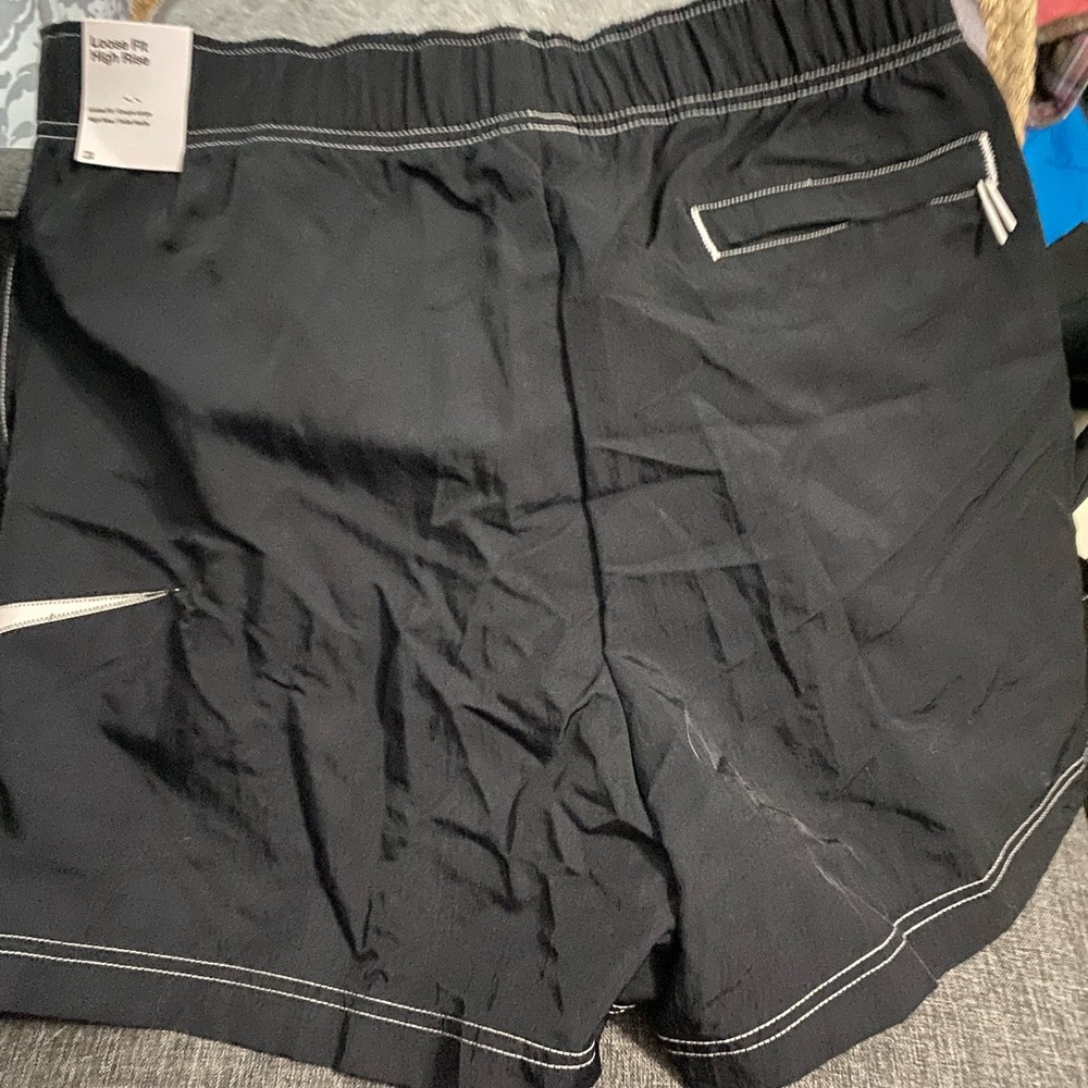 🌸- NWT Women’s Nike Loose Fit High Rise Black Shorts - Picture 2 of 6